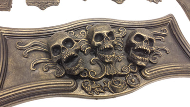 Triple Skulls Plaque Coffin/tombstone resin decor