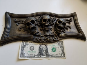 Triple Skulls Plaque Coffin/tombstone resin decor