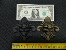 Load image into Gallery viewer, Skull and Fleur-de-lis (resin)