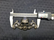 Load image into Gallery viewer, Skull  ornament mini (resin)